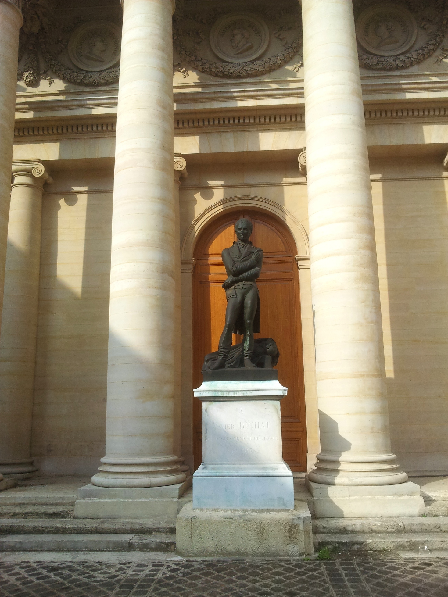 Xavier Bichat's monument, Universitée Paris Descartes, Paris (3).jpg